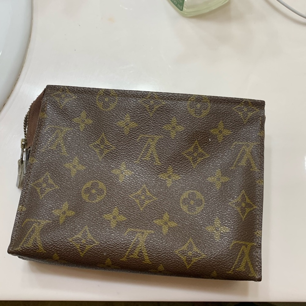 Authentic Louis Vuitton monogram case
